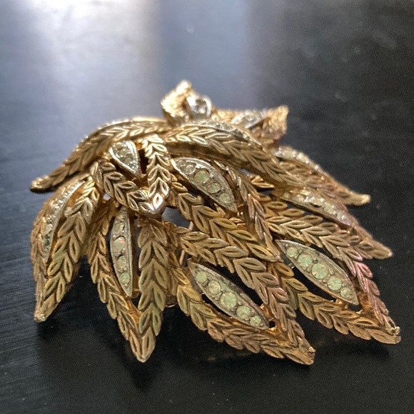 Vintage broach goldtone with crystal accents